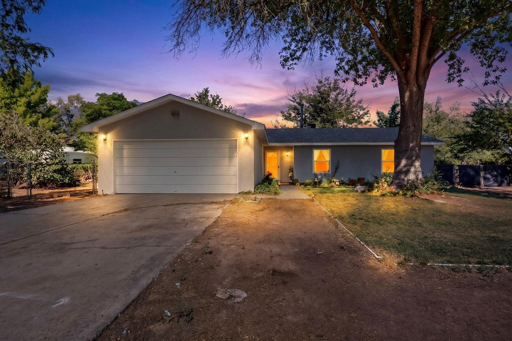 1715 Eldorado Loop, Bosque Farms, NM 87068
