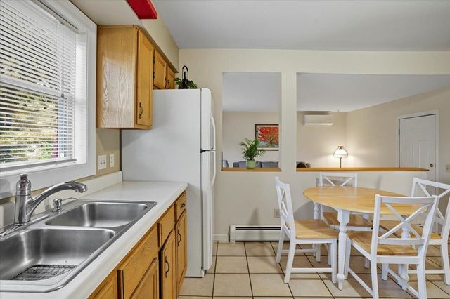 34 Derby Circle, South Burlington, VT 05403