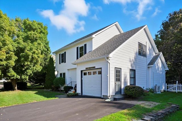 34 Derby Circle, South Burlington, VT 05403