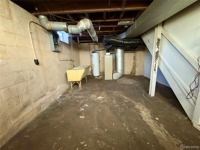 18619 Moross Road, Detroit, MI 48224