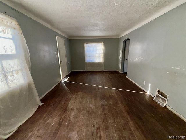 18619 Moross Road, Detroit, MI 48224