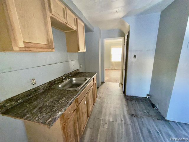 18619 Moross Road, Detroit, MI 48224