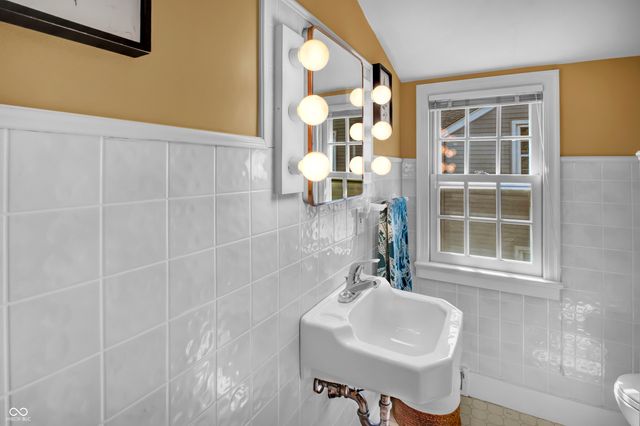 2245 Washington Street, Columbus, IN 47201