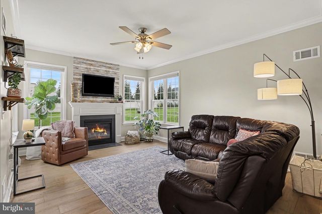 7 THISTLE GRN, Lancaster, PA 17602