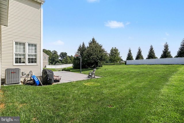 7 THISTLE GRN, Lancaster, PA 17602
