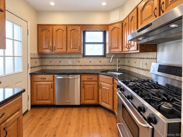 17 Kenmore Road, Valley Stream, NY 11581