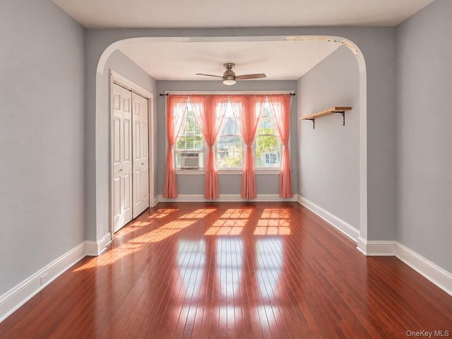 17 Kenmore Road, Valley Stream, NY 11581