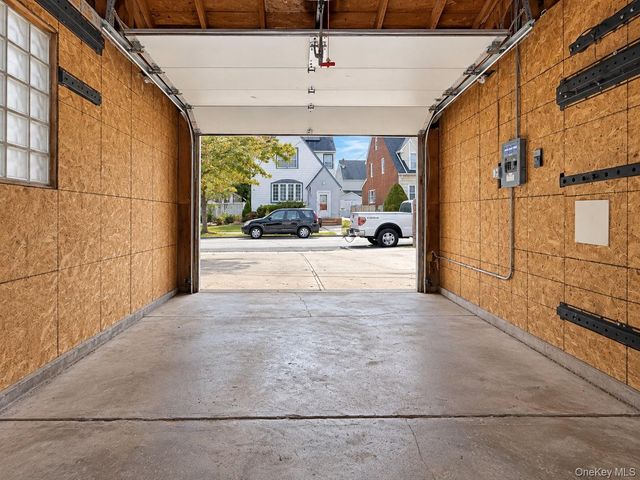 17 Kenmore Road, Valley Stream, NY 11581
