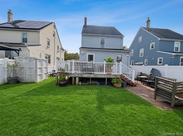 17 Kenmore Road, Valley Stream, NY 11581