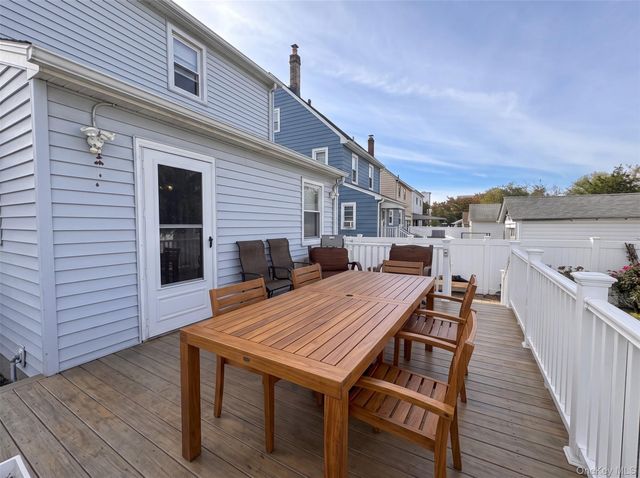 17 Kenmore Road, Valley Stream, NY 11581