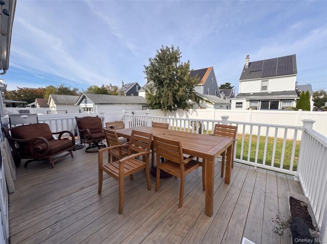 17 Kenmore Road, Valley Stream, NY 11581