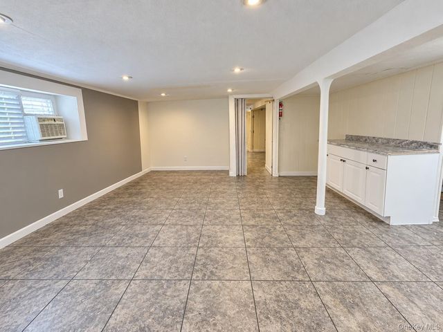 17 Kenmore Road, Valley Stream, NY 11581