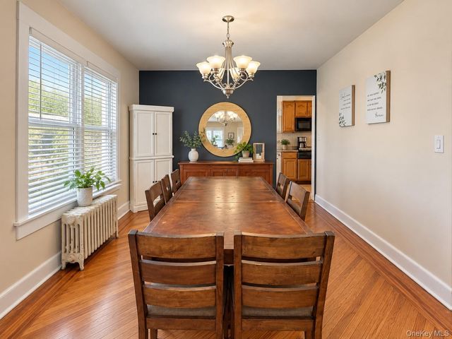 17 Kenmore Road, Valley Stream, NY 11581