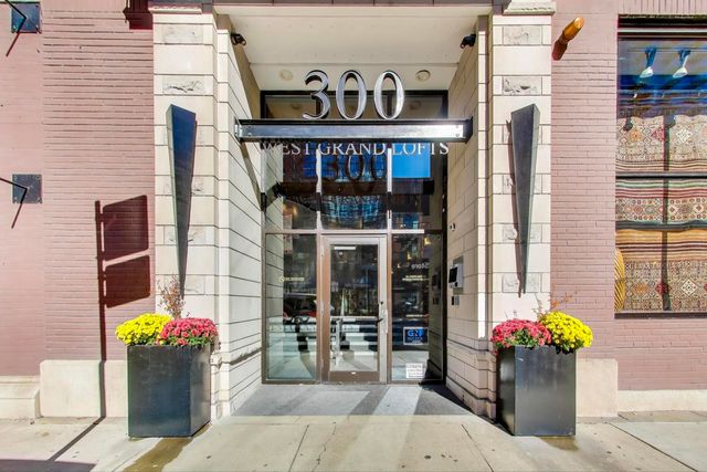 300 W Grand Avenue 210, Chicago, IL 60654