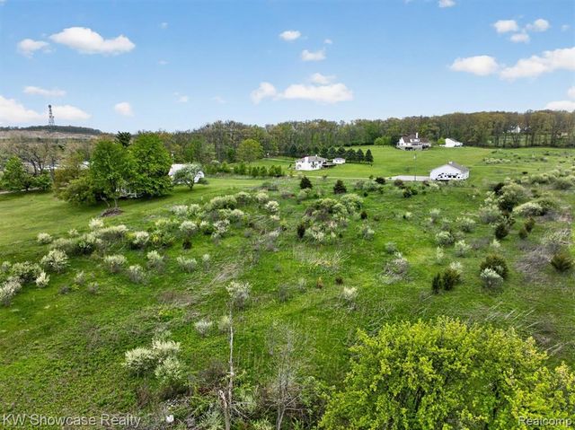 0000 Buno, Milford, MI 48380