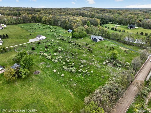 0000 Buno, Milford, MI 48380