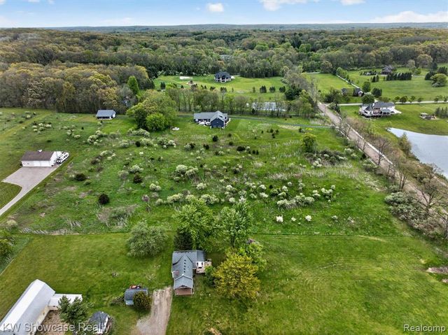 0000 Buno, Milford, MI 48380