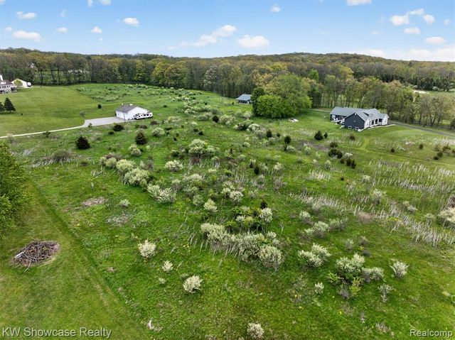 0000 Buno, Milford, MI 48380