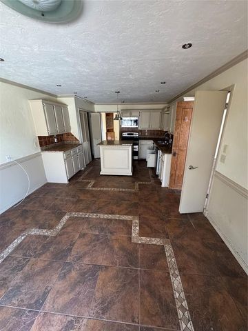 11305 Quail Creek Road, Oklahoma City, OK 73120
