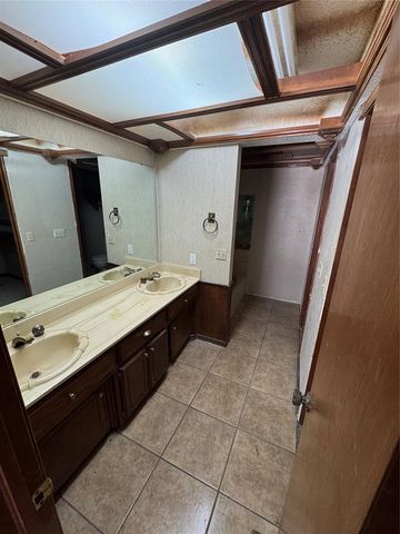 11305 Quail Creek Road, Oklahoma City, OK 73120
