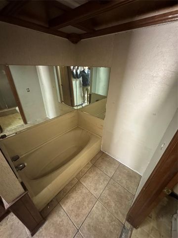 11305 Quail Creek Road, Oklahoma City, OK 73120