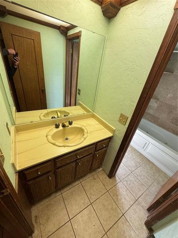 11305 Quail Creek Road, Oklahoma City, OK 73120