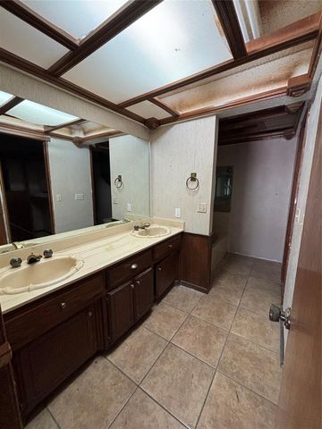 11305 Quail Creek Road, Oklahoma City, OK 73120