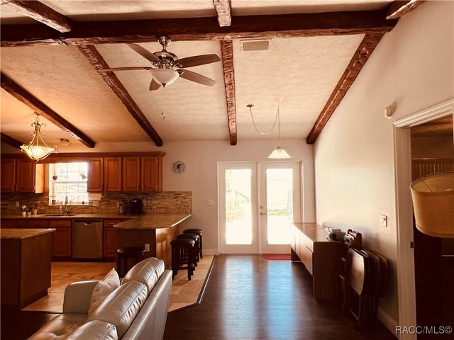 7961 W Riverbend Road, Crystal River, FL 34428