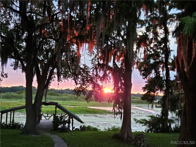 7961 W Riverbend Road, Crystal River, FL 34428