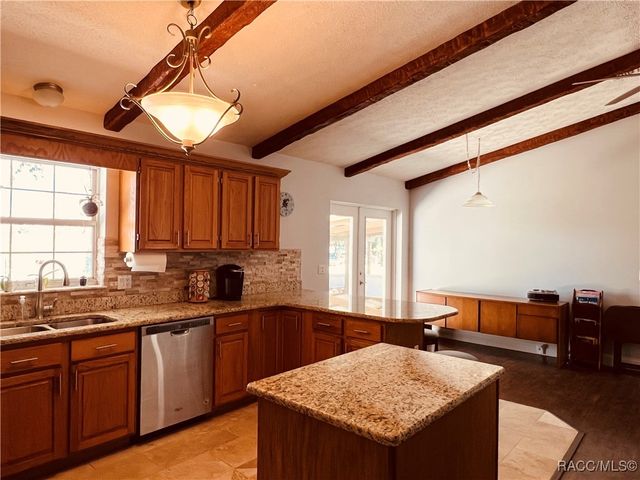 7961 W Riverbend Road, Crystal River, FL 34428