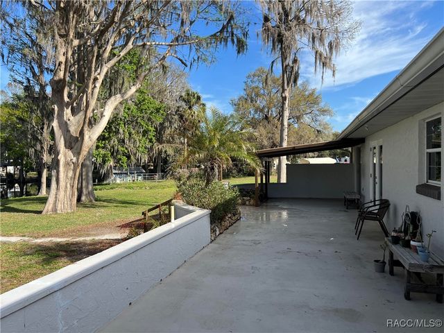 7961 W Riverbend Road, Crystal River, FL 34428