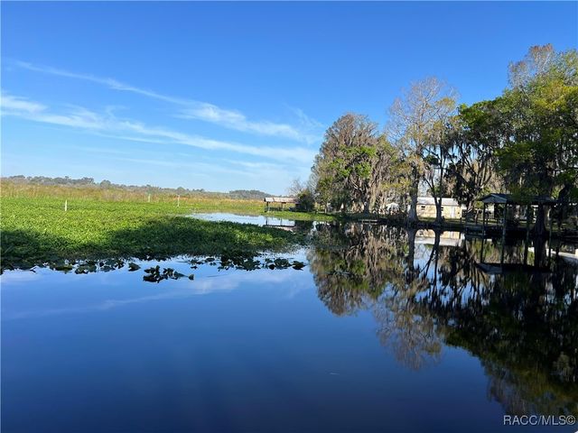 7961 W Riverbend Road, Crystal River, FL 34428