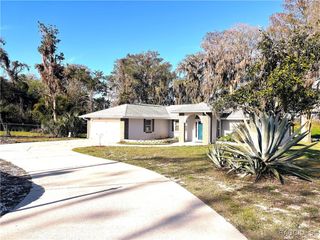 7961 W Riverbend Road, Crystal River, FL 34428