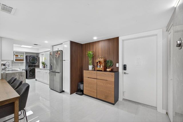 1731 Presidential Way C-203, West Palm Beach, FL 33401