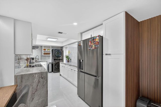 1731 Presidential Way C-203, West Palm Beach, FL 33401