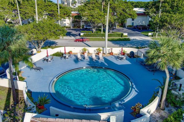 1731 Presidential Way C-203, West Palm Beach, FL 33401