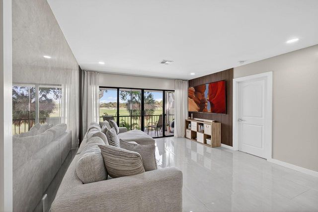 1731 Presidential Way C-203, West Palm Beach, FL 33401