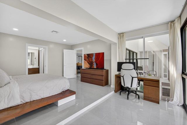 1731 Presidential Way C-203, West Palm Beach, FL 33401