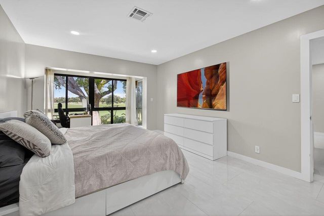 1731 Presidential Way C-203, West Palm Beach, FL 33401