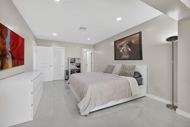 1731 Presidential Way C-203, West Palm Beach, FL 33401