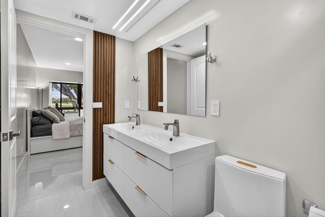 1731 Presidential Way C-203, West Palm Beach, FL 33401