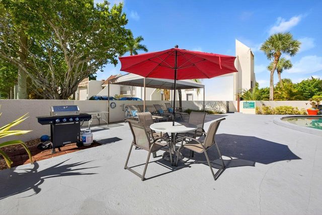 1731 Presidential Way C-203, West Palm Beach, FL 33401