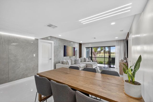 1731 Presidential Way C-203, West Palm Beach, FL 33401