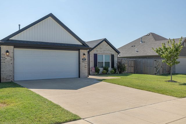 312 Amber Dawn Avenue, Farmington, AR 72730