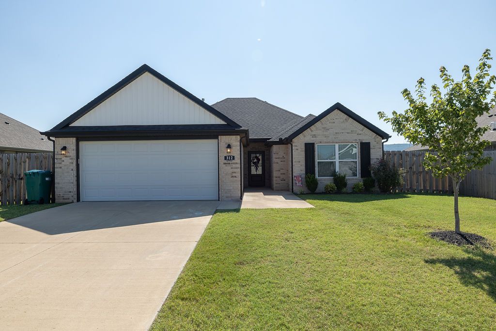 312 Amber Dawn Avenue, Farmington, AR 72730