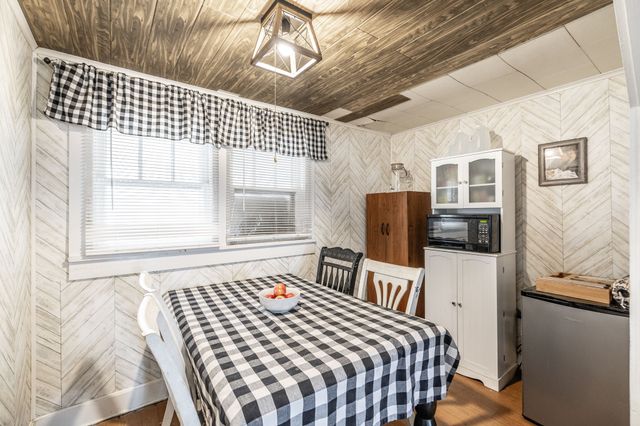 302 Edgewood St, Lafayette, TN 37083