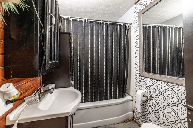 302 Edgewood St, Lafayette, TN 37083