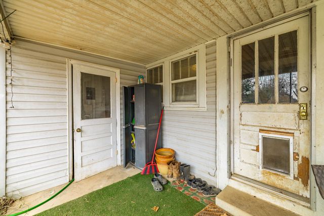 302 Edgewood St, Lafayette, TN 37083