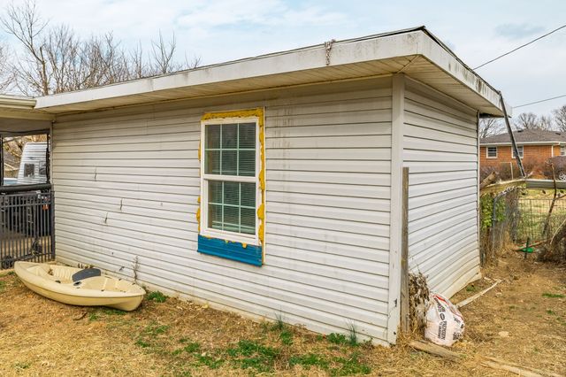 302 Edgewood St, Lafayette, TN 37083