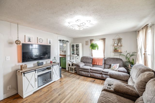 302 Edgewood St, Lafayette, TN 37083